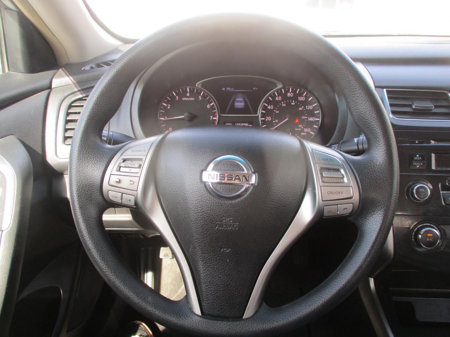 2013 SILVER Nissan Altima (1N4AL3AP6DC) with an 2.5L L4 DOHC 16V engine, AUTOMATIC transmission, located at 540a Delsea Drive, Sewell, NJ, 08080, (856) 589-6888, 39.752560, -75.111206 - Photo#13